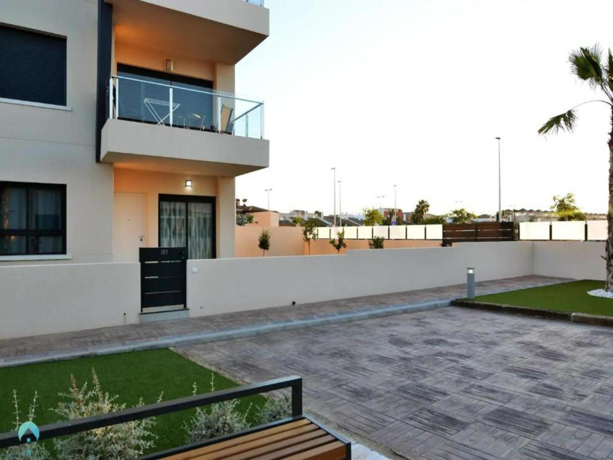 New Luxury Detached Villa With Pool At Beach Пилар де ла Горадада Экстерьер фото